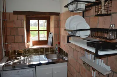 Cuisine ou kitchenette dans l'établissement Lake View Cottage close to Le Mans 24H circuit