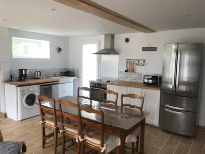 Cuisine ou kitchenette dans l'établissement Gîte au calme entièrement rénové