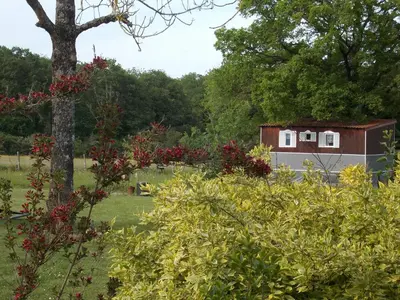 Jardin de l'établissement Domaine et gîtes insolites Touts Vents
