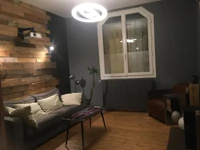 Coin salon dans l'établissement Maison cosy à 2km du circuit bugatti des 24h