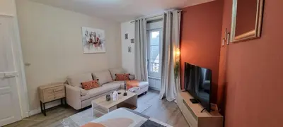 Télévision ou salle de divertissement dans l'établissement L'appart K-torze- RARE ! 14 couchages en centre ville du Mans