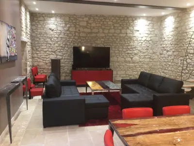 Coin salon dans l'établissement Magnifique villa avec piscine chauffée et jacuzzi