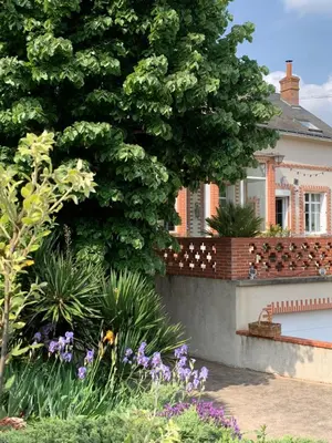 Jardin de l'établissement La Grenouillère - Chambre d'hôtes de charme