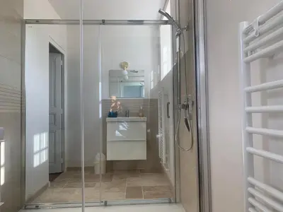 Salle de bains dans l'établissement Gîte Saint Expedit - Entre Zoo de Beauval et Chenonceaux
