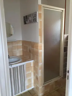 Salle de bains dans l'établissement Maison au carrefour des terroirs