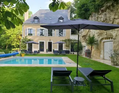 Piscine de l'établissement Domaine du Val Sauvage ou située à proximité