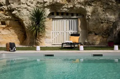 Piscine de l'établissement Domaine du Val Sauvage ou située à proximité