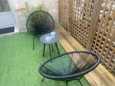 Terrasse ou espace extérieur de l'établissement Trog'Love: Balnéo détente dans une troglodyte