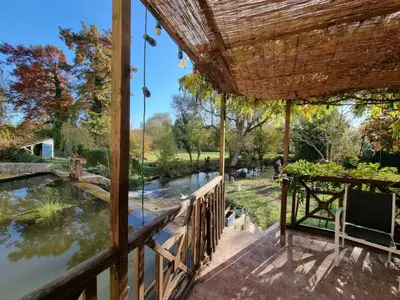 Jardin de l'établissement Les roulottes du Moulin de Palet