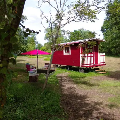 Jardin de l'établissement Les roulottes du Moulin de Palet