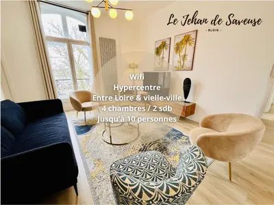 Coin salon dans l'établissement Hypercentre, quai de Loire, lumineux, spacieux, familial, le Jehan de Saveuse