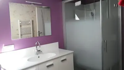 Salle de bains dans l'établissement Gîte Dodo Lé La