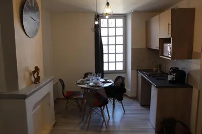 Cuisine ou kitchenette dans l'établissement LES COTTAGES DU PRYTANEE