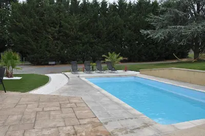 Piscine de l'établissement Chez Aurélie & Sacha ou située à proximité