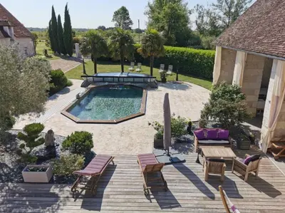 Piscine de l'établissement Gîte L'Escale Charmante ou située à proximité