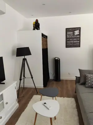 Télévision ou salle de divertissement dans l'établissement Gîte Les Piraudières