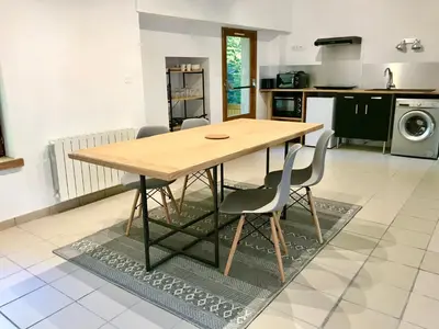 Cuisine ou kitchenette dans l'établissement Le Moulin