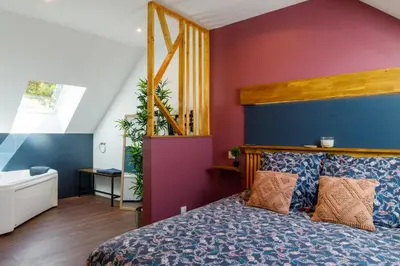 Un ou plusieurs lits dans un hébergement de l'établissement Maison avec balnéo à 10min du Zoo de Beauval