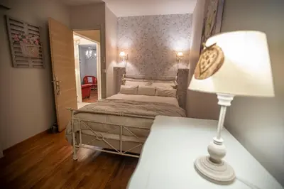 Un ou plusieurs lits dans un hébergement de l'établissement Chambre de Charme dans maison d'hote 