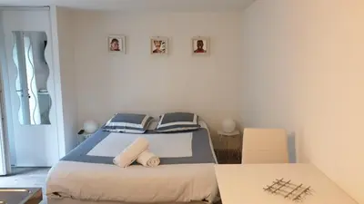 Un ou plusieurs lits dans un hébergement de l'établissement Studio calme et indépendant proche Tours