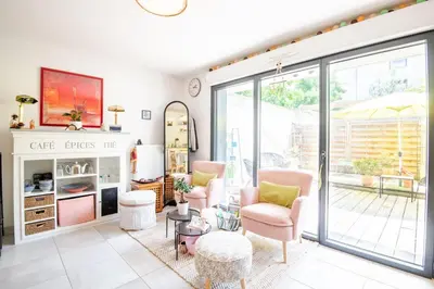 Coin salon dans l'établissement Le tranquille au coeur de la ville