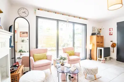 Coin salon dans l'établissement Le tranquille au coeur de la ville