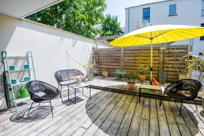 Terrasse ou espace extérieur de l'établissement Le tranquille au coeur de la ville
