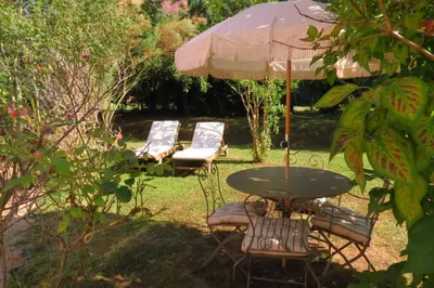 Jardin de l'établissement Gîte écoconçu charmant proche zoo de la Flèche