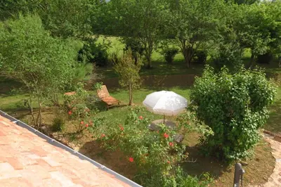 Jardin de l'établissement Gîte écoconçu charmant proche zoo de la Flèche