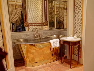 Salle de bains dans l'établissement Relais & Château Louise de La Vallière