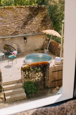 Piscine de l'établissement Maison d'hôtes le détour en pleine nature ou située à proximité