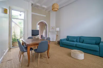 Télévision ou salle de divertissement dans l'établissement La Maison de Louise Chinon #chateaux #vignobles