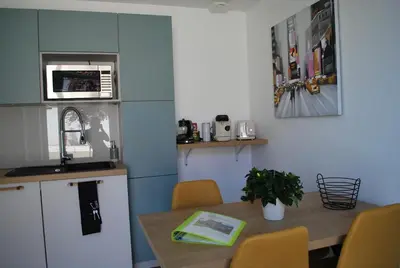 Cuisine ou kitchenette dans l'établissement Gîte Abbey Road 41 - Passez vos vacances en toute tranquillité !