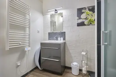 Salle de bains dans l'établissement Le Petit Prateau - à 800m du Zoo