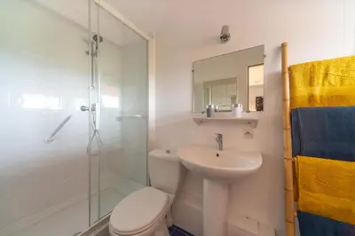 Salle de bains dans l'établissement Le Merel