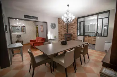Coin salon dans l'établissement Chambre Jungle dans maison d'hote 