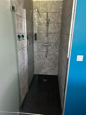 Salle de bains dans l'établissement Chambre privative avec spa