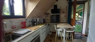 Cuisine ou kitchenette dans l'établissement Gîte de la Poterie Fenêtre sur Loire