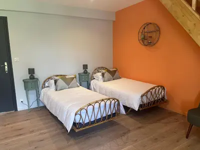 Un ou plusieurs lits dans un hébergement de l'établissement Le Moulin de Moquesouris - Chambres d'hôtes et table d'hôte