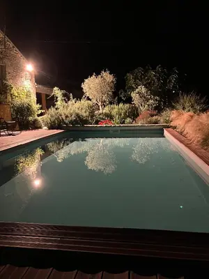 Piscine de l'établissement Le Manoir des Sables - Hébergement familial grand confort ou située à proximité