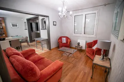 Coin salon dans l'établissement Chambre art deco Gatsby dans maison d'hote 