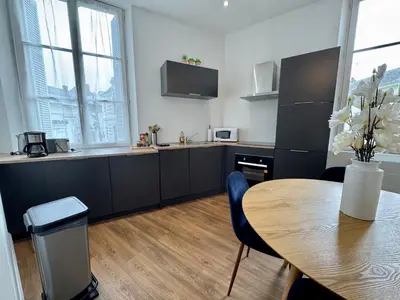 Plan de l'établissement Centre ville terrasse et vue Château