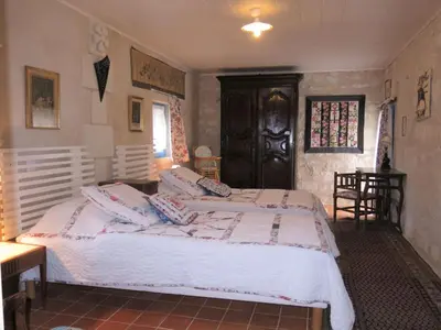 Un ou plusieurs lits dans un hébergement de l'établissement Holiday Home Les Landes du Chinonais by Interhome