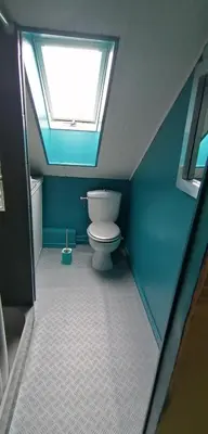 Salle de bains dans l'établissement chambre à 800 mètres du mythique virage de Mulsanne
