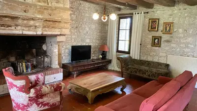 Télévision ou salle de divertissement dans l'établissement Domaine de la Boissière