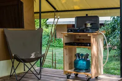 Cuisine ou kitchenette dans l'établissement Camping Onlycamp La Gâtine