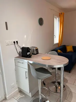 Cuisine ou kitchenette dans l'établissement YellowHouse - CosyHouseByJanna