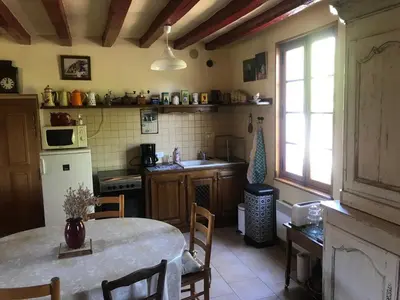 Cuisine ou kitchenette dans l'établissement Le Dorelot du lièvre, maison de caractère