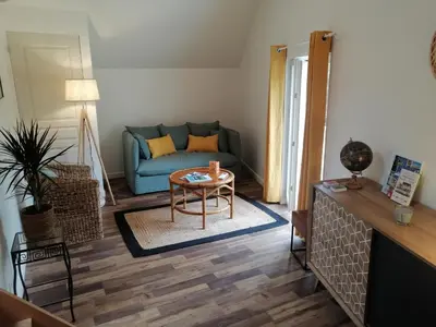 Coin salon dans l'établissement Bel appt 3 pièces, à l'étage, jardin privatif, au calme, 10 mn Saumur et CNPE