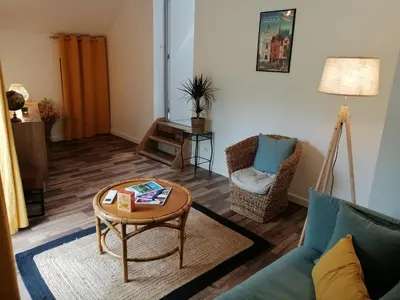 Coin salon dans l'établissement Bel appt 3 pièces, à l'étage, jardin privatif, au calme, 10 mn Saumur et CNPE